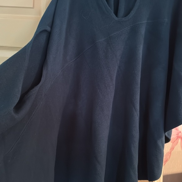 Cape - Picture 2 of 2